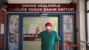 "Kınalı elleriyle" Kovid-19 ile mücadele ediyorlar