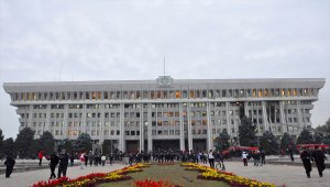 Kırgızistan Cumhurbaşkanlığı binasında çıkan yangın kontrol altına alındı