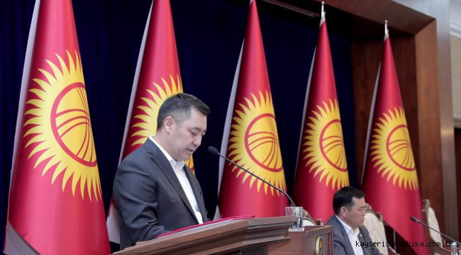 Kırgızistan'da cezaevinden çıkarılan Sadır Caparov'un başbakanlığı ve kabinesi onaylandı