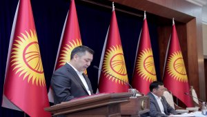 Kırgızistan'da cezaevinden çıkarılan Sadır Caparov'un başbakanlığı ve kabinesi onaylandı