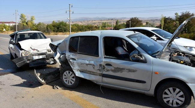 Kırıkkale'de trafik kazası: 1'i çocuk, 5 yaralı