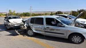 Kırıkkale'de trafik kazası: 1'i çocuk, 5 yaralı