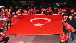 Kırşehir'de Cumhuriyet Bayramı dolayısıyla fener alayı düzenlendi