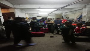 Kocaeli'de 46 düzensiz göçmen saklandıkları atölyede yakalandı