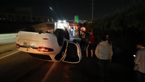 Kocaeli'de bariyerlere çarpan otomobil takla attı: 1 yaralı