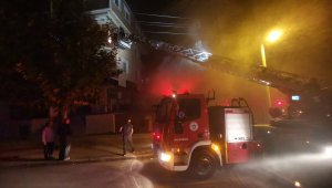 Kocaeli'de mobilya atölyesinde çıkan yangında mahsur kalan kadın kurtarıldı