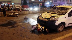 Kütahya'da hafif ticari araç iki motosiklete çarptı: 1 ölü, 2 yaralı