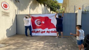 Lübnan'daki Türk Büyükelçiliğine bayraklı destek 