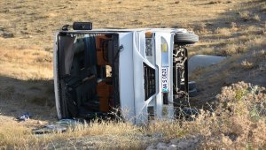 Malatya'da işçi servisi devrildi:14 yaralı