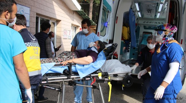 Manisa'da minibüsün devrilmesi sonucu 5 kişi yaralandı