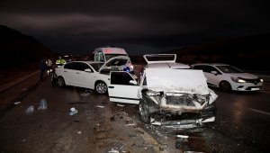 Manisa'da zincirleme trafik kazası: 4 yaralı