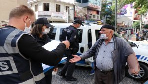 Maskeyi düzgün takmasını isteyen polise "Ben vebalı değilim" yanıtı verdi