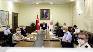 Milli Savunma Bakanı Akar'dan birlik komutanları ile video konferans
