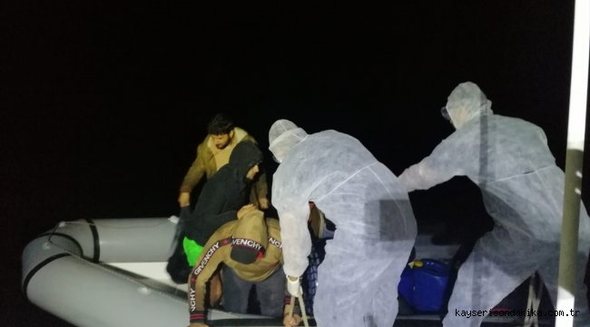 Muğla açıklarında yabancı uyruklu 21 kişi kurtarıldı