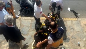 Muğla'da iki kişinin yaralandığı trafik kazası güvenlik kamerasında