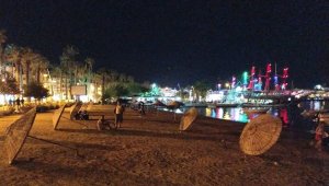 Muğla'da plajdaki şemsiyelere zarar veren kişiye para cezası verildi
