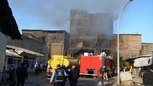 Muş'ta 4 katlı iş yerinde yangın