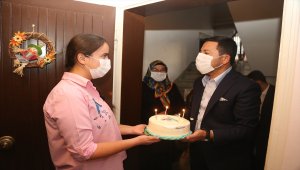 Nevşehir Belediyesince 18 yaşına giren gençlere pasta ve hediyeler veriliyor 