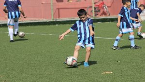 Oğlunun futbol aşkı için kulüp kuran anne çocuklara umut oldu