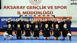 Öğretmen ve öğrencilerin kurduğu hentbol takımı süper lig gururu yaşıyor