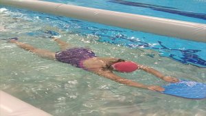 Ordu'da özel çocuklar yüzerek engellerini aşıyor 