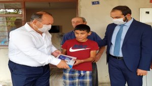 Osmaniye'deki orman yangınında evi zarar gören öğrenciye tablet hediye edildi