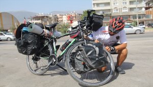 "Otobüs paranı verip evine yollayalım" diyenlere rağmen Türkiye'yi gezme hayaliyle pedal çeviriyor
