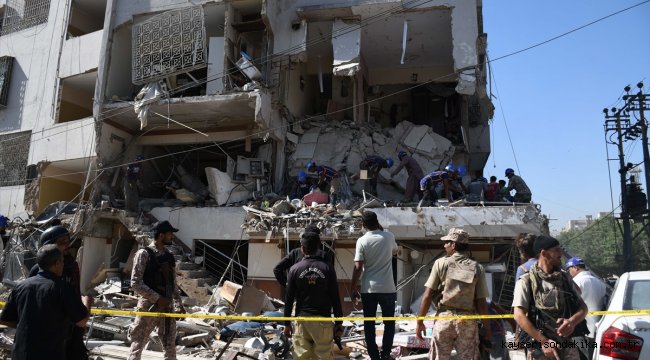 Pakistan'da 4 katlı bir binada patlama: 5 ölü