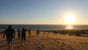 Patara'nın kum tepeleri turistlere çöl deneyimi yaşatıyor