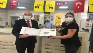 PTT'nin 180. kuruluş yıl dönümü kapsamında 180. müşteriye albüm hediye edildi