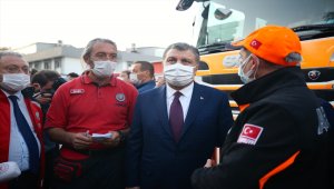 Sağlık Bakanı Koca, deprem bölgesinde incelemelerde bulundu