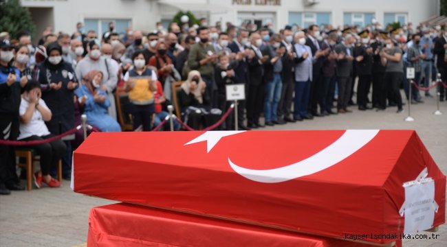 Sakarya'da trafik kazasında şehit olan yunus polisinin cenazesi memleketi Ankara'ya gönderildi 