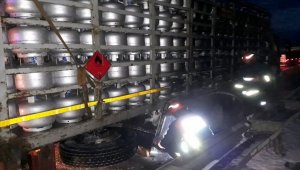 Sakarya'da tüp gaz yüklü kamyonun fren balatalarında çıkan yangın söndürüldü