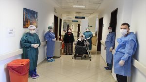 Sakarya'da yaşayan 110 yaşındaki Hamide nine Kovid-19'u yendi