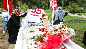 Şampiyonluk kupasını lise öğrencisinin kabrine götürdüler