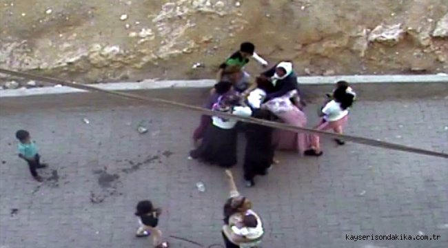 Şanlıurfa'da komşuların "çöp atma" kavgası güvenlik kamerasına yansıdı
