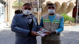 Şanlıurfa'da temizlik işçisi bulduğu 35 bin lirayı sahibine teslim etti