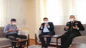 Şehit Yüzbaşı Mahmut Top'un Samsun'daki ailesine "şehadet belgesi" verildi