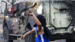 Şili'de protestoların yıl dönümü yaklaşırken sokaklarda tansiyon yükseliyor