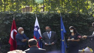 Slovenya Cumhuriyeti Polisi'nden milli kayakçı Sıla Kara'ya "özveri madalyası"