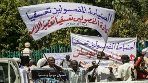 Sudan'da Beşir döneminde ordu ve emniyetten ihraç edilenler işe iadelerini istedi
