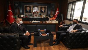 Tarım ve Orman Bakanı Bekir Pakdemirli MHP İzmir İl Başkanlığını ziyaret etti