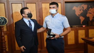 Tuzla Belediye Başkanı Şadi Yazıcı'dan duyarlı minibüs şoförüne teşekkür