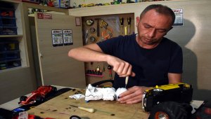 Ücretsiz onardıkları oyuncaklarla 11 binden fazla çocuğun yüreğine dokundular