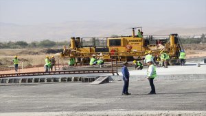 Ulaştırma ve Altyapı Bakanı Karaismailoğlu Elazığ Havalimanı'nda incelemede bulundu: