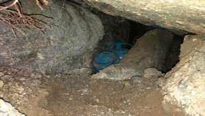 Van'da PKK'lı teröristlere ait silah ve mühimmat ele geçirildi