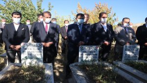 Van depreminde yaşamını yitirenler anıldı
