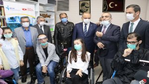 Yalova'da engelliler için gözle bilgisayar kullanma kursu açıldı