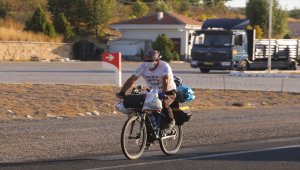 Yetimler için farkındalık oluşturmak amacıyla yola çıkan İHH gönüllüsü Nevşehir'e geldi