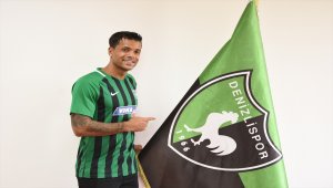 Yukatel Denizlispor, Mathieu Dossevi'yi kadrosuna kattı
